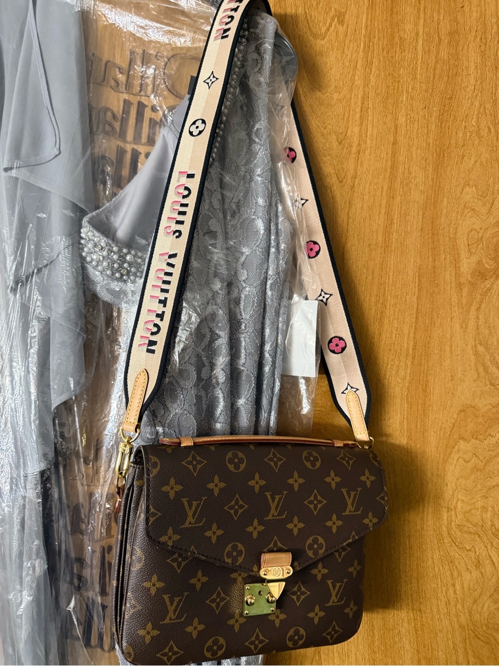Louis Vuitton Pink and Beige Monogram Jacquard Strap with Gold Hardware - Picture 5 of 7